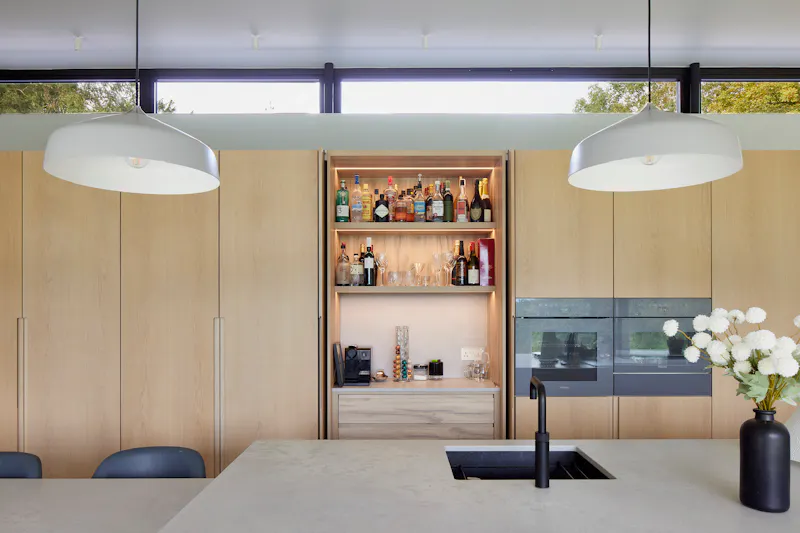 Eye-catching Architectural Home, D2799 (photo 6)
