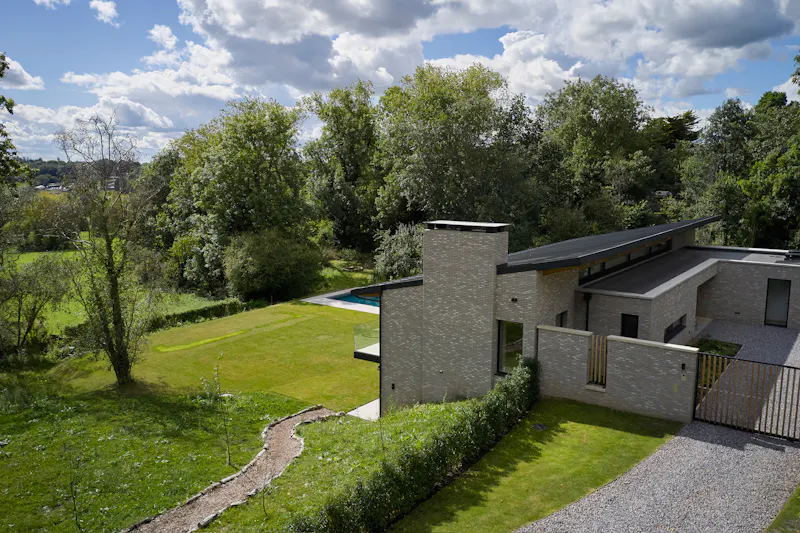 Eye-catching Architectural Home, D2799 (photo 27)
