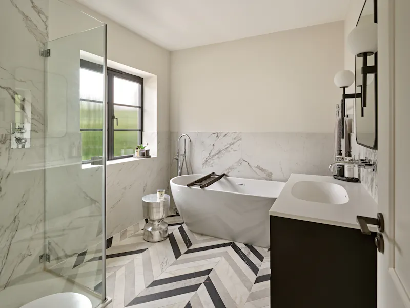 Tiled at Modern detached home Elstree, D2792 (photo 26)