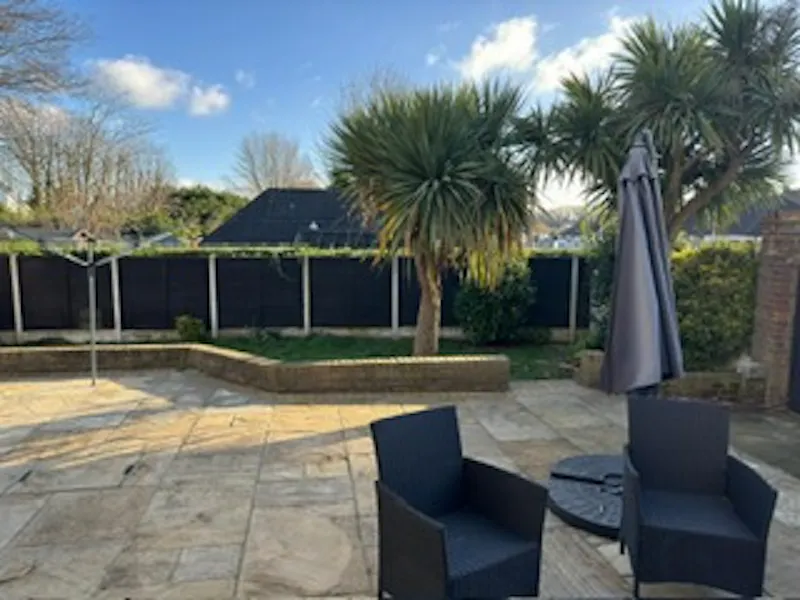 Garden at Hornchurch family home, D2800 (photo 27)
