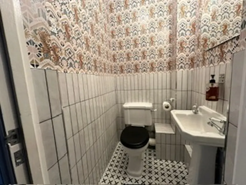 Bathroom at Hornchurch family home, D2800 (photo 25)