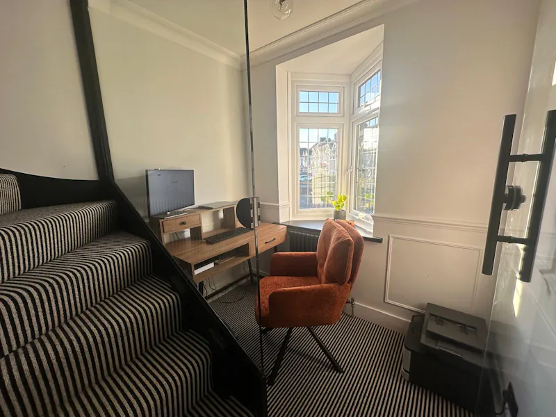 Hornchurch family home, D2800 (photo 16)