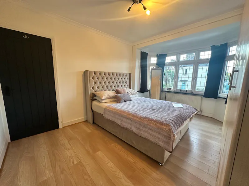 Bedroom at Hornchurch family home, D2800 (photo 24)