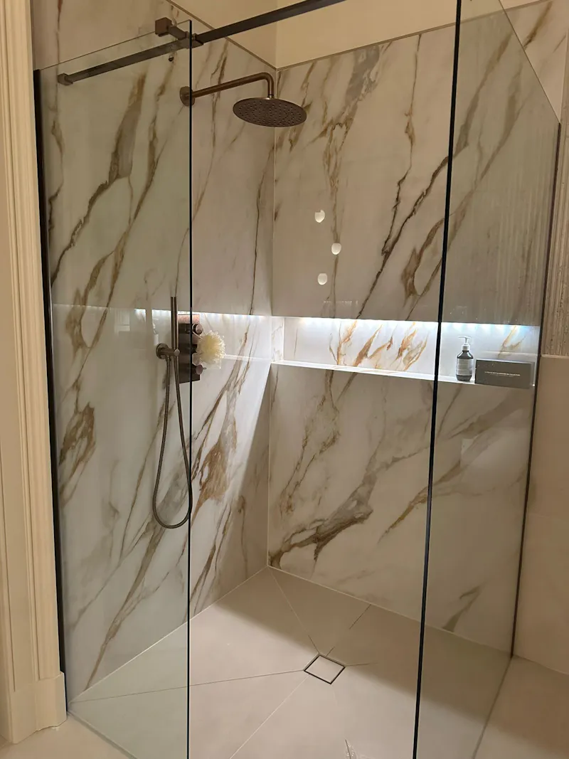 Shower at Elegant Merseyside Mansion, B2061 (photo 28)