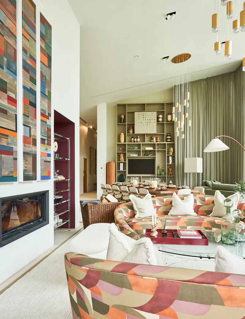 Impressive Waterside Mansion, D2801 (photo 3)