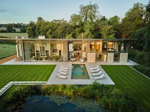 Impressive Waterside Mansion, D2801
