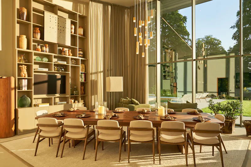 Dining room at Impressive Waterside Mansion, D2801 (photo 5)