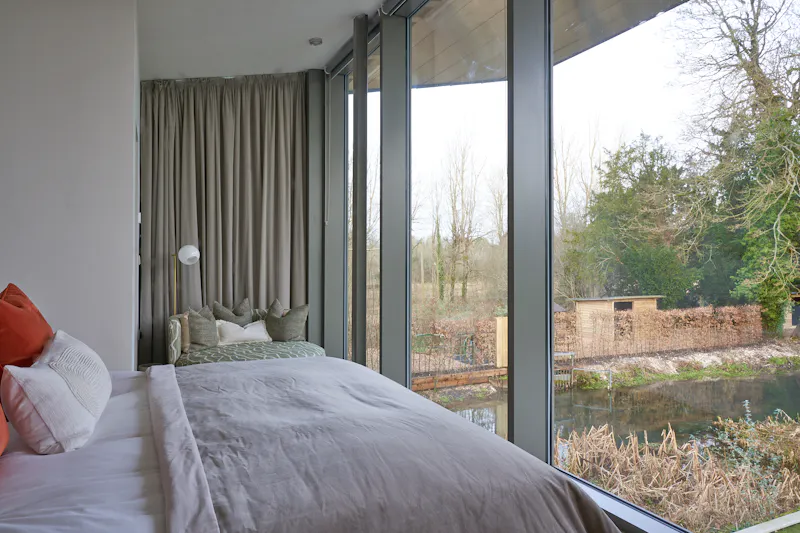 Impressive Waterside Mansion, D2801 (photo 15)