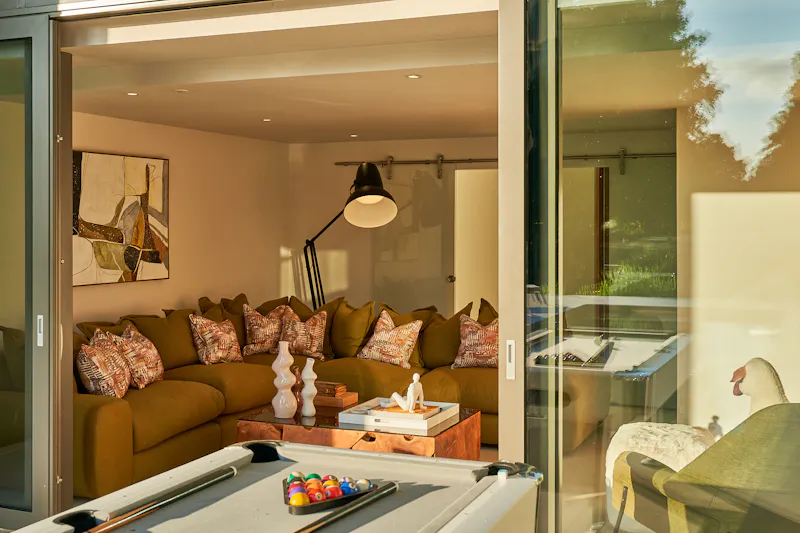 Open plan at Impressive Waterside Mansion, D2801 (photo 7)