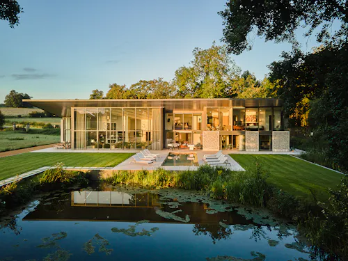 Impressive Waterside Mansion, D2801