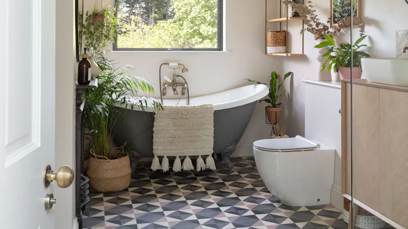 Floor - tiled at Earthy Walthamstow Home, B2062 (photo 17)