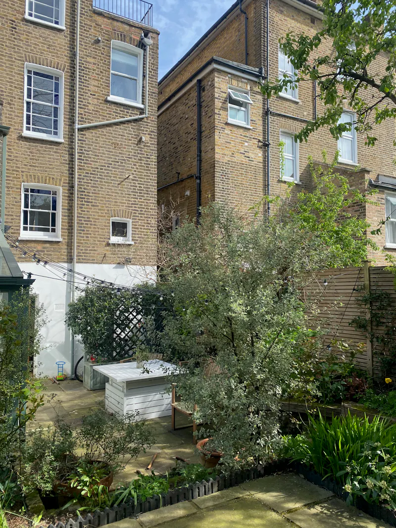 Garden at De Beauvoir family townhouse, A1646 (photo 58)