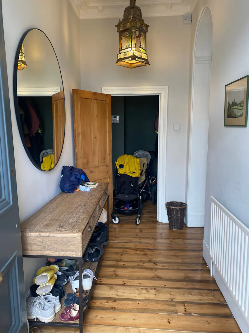 Entrance hall at De Beauvoir family townhouse, A1646 (photo 2)