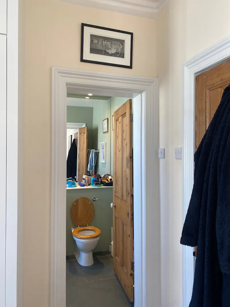 Bathroom at De Beauvoir family townhouse, A1646 (photo 37)