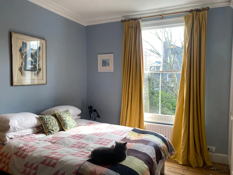 Bedroom at De Beauvoir family townhouse, A1646 (photo 28)