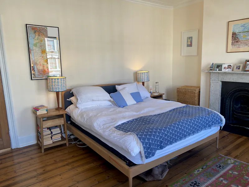 Bedroom at De Beauvoir family townhouse, A1646 (photo 35)