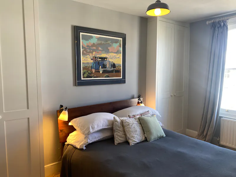 Bedroom at De Beauvoir family townhouse, A1646 (photo 44)