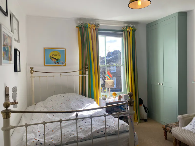 Bedroom at De Beauvoir family townhouse, A1646 (photo 40)