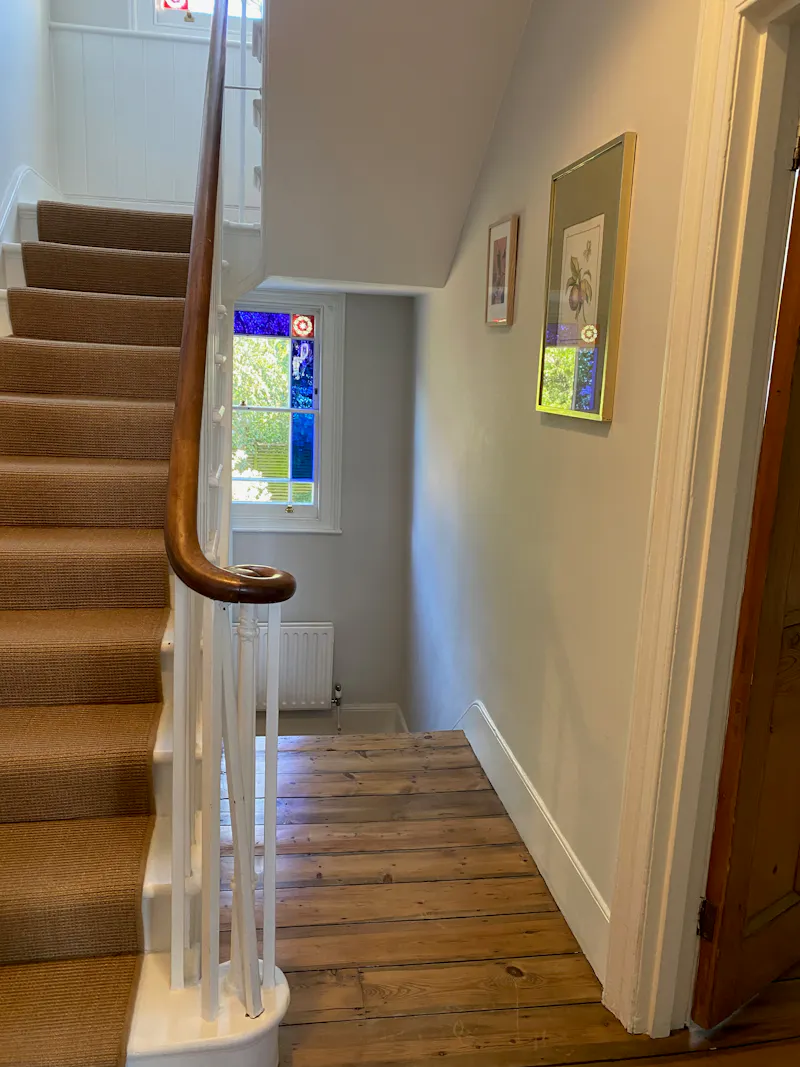 Landing at De Beauvoir family townhouse, A1646 (photo 51)