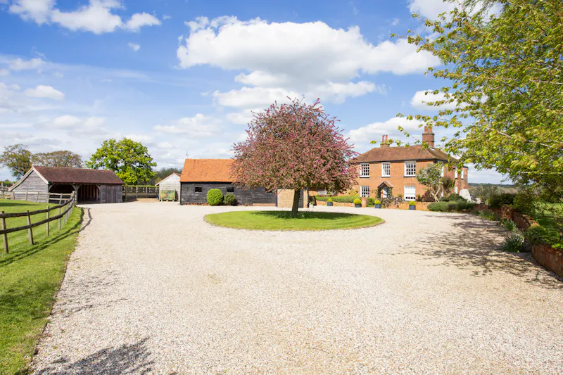 Driveway at Farm house near St Albans , L721 (photo 41)