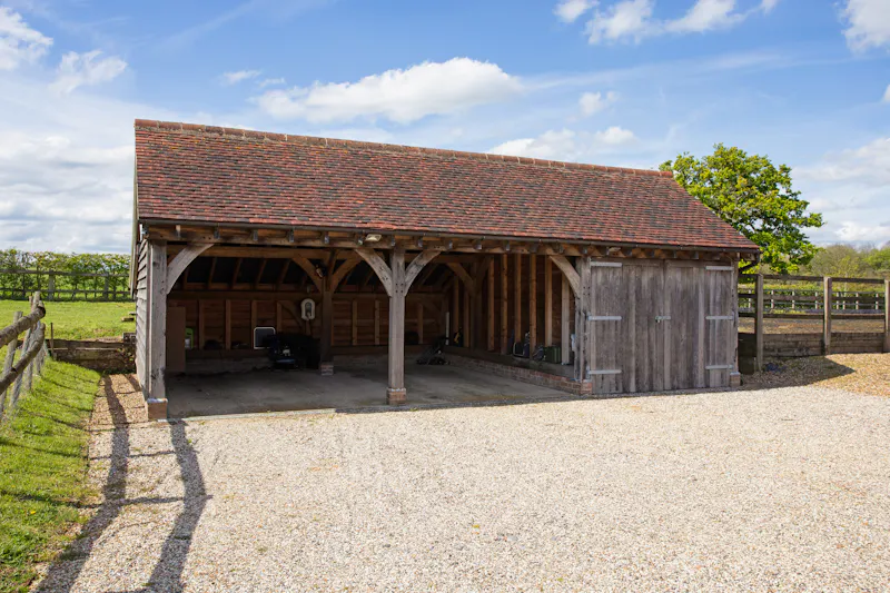 Garage at Farm house near St Albans , L721 (photo 40)