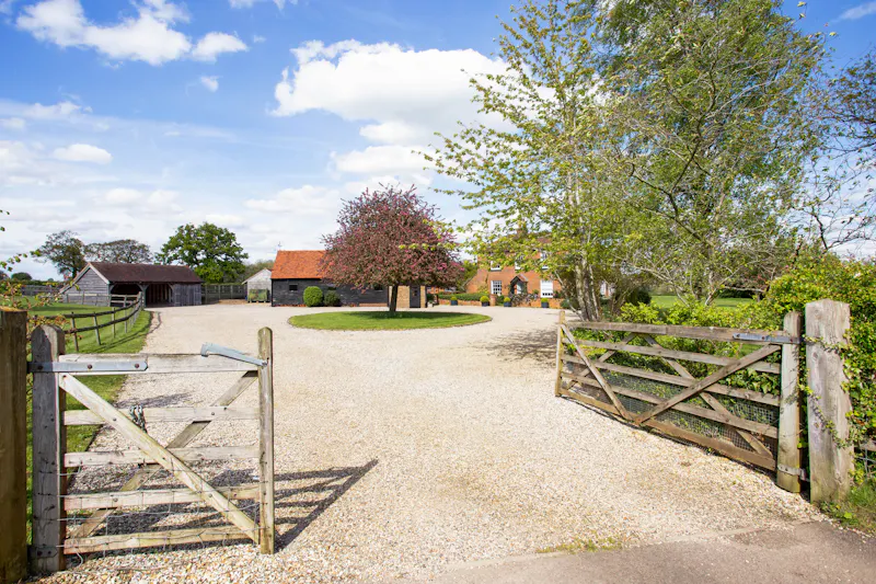Gate at Farm house near St Albans , L721 (photo 42)