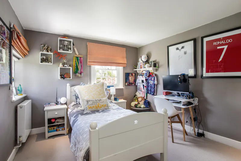 Bedroom at Farm house near St Albans , L721 (photo 23)