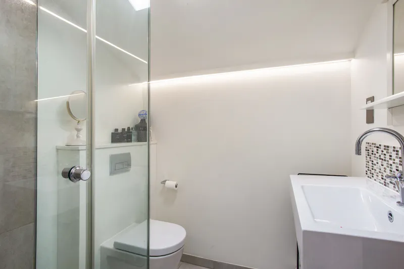 Bathroom at Farm house near St Albans , L721 (photo 22)