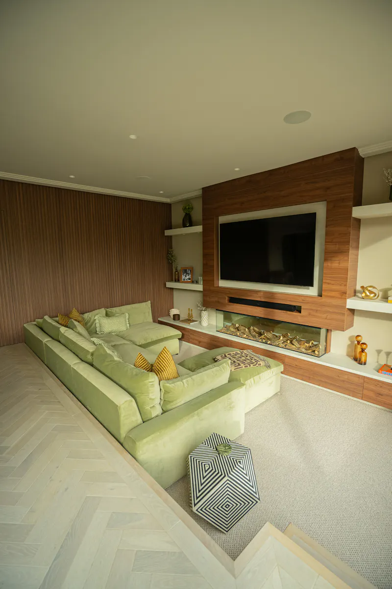 Luxury Mill Hill home, D2804 (photo 13)