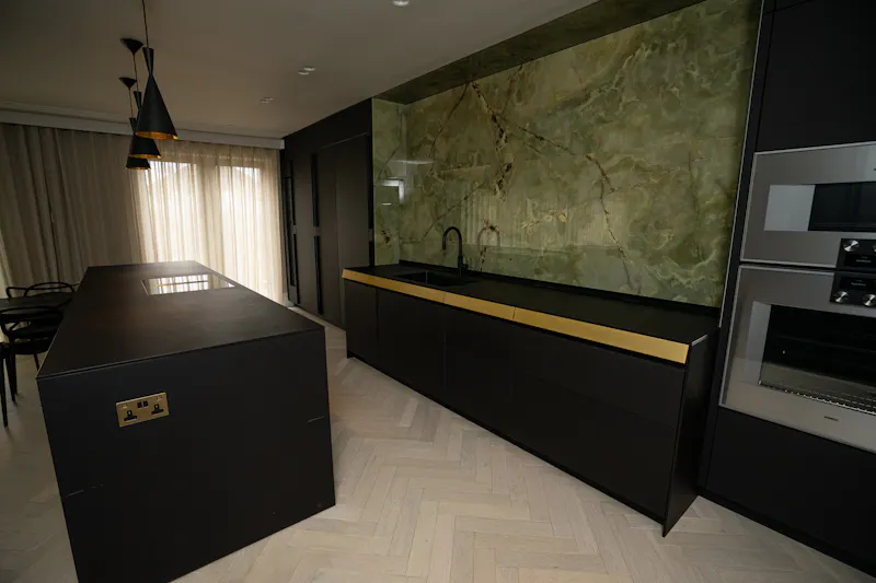 Luxury Mill Hill home, D2804 (photo 18)