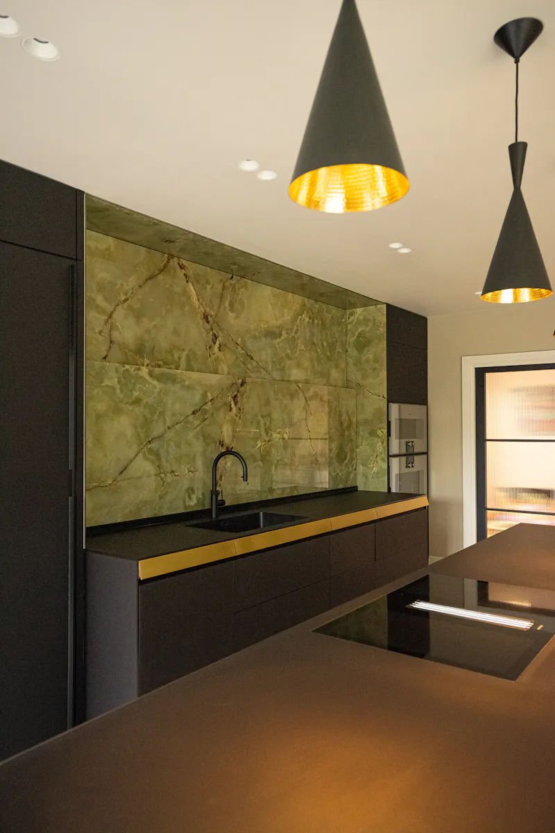 Luxury Mill Hill home, D2804 (photo 19)