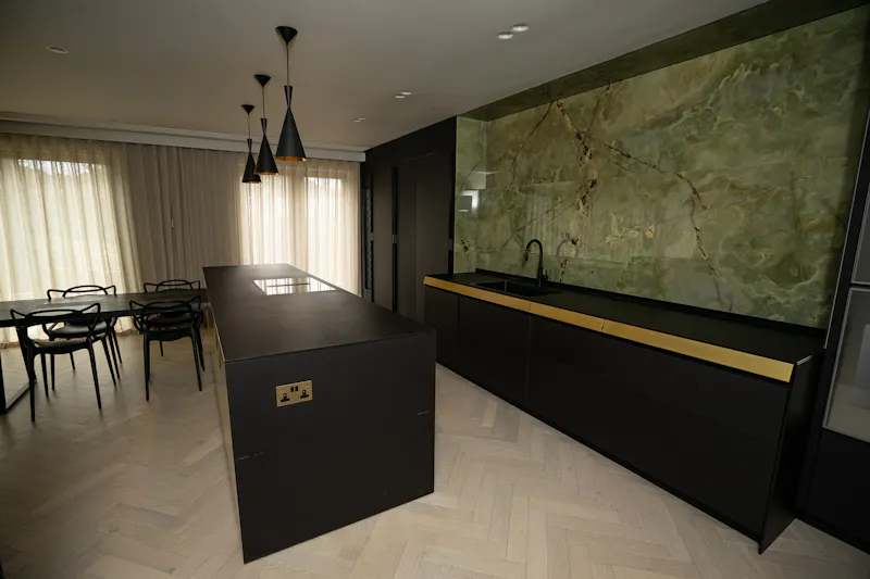 Luxury Mill Hill home, D2804 (photo 20)