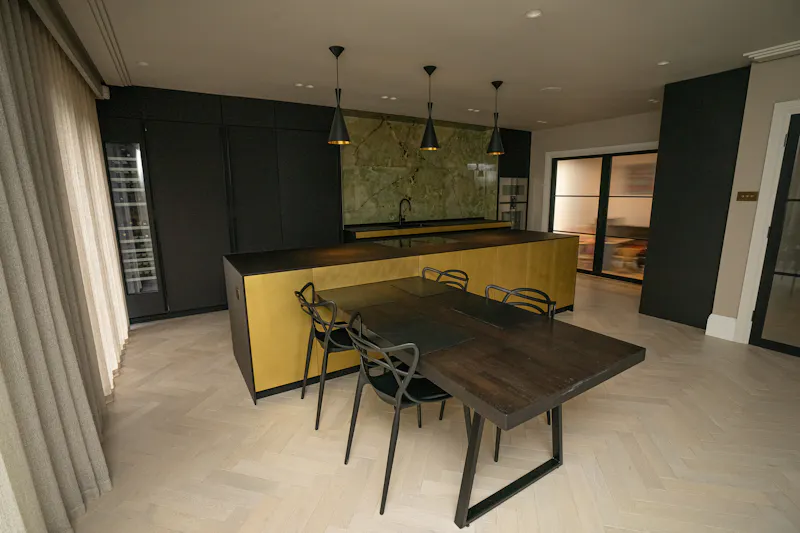 Luxury Mill Hill home, D2804 (photo 17)