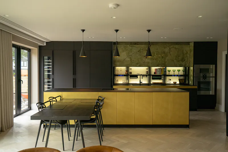 Open plan at Luxury Mill Hill home, D2804 (photo 16)