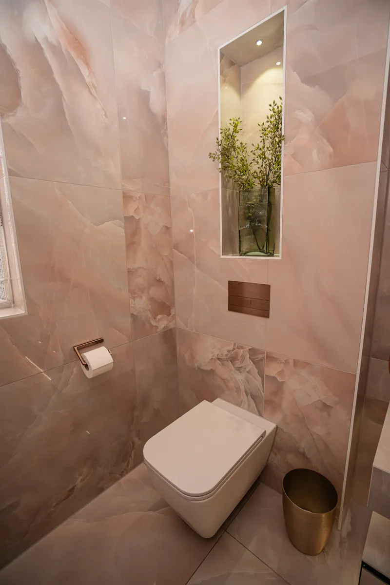 Luxury Mill Hill home, D2804 (photo 45)