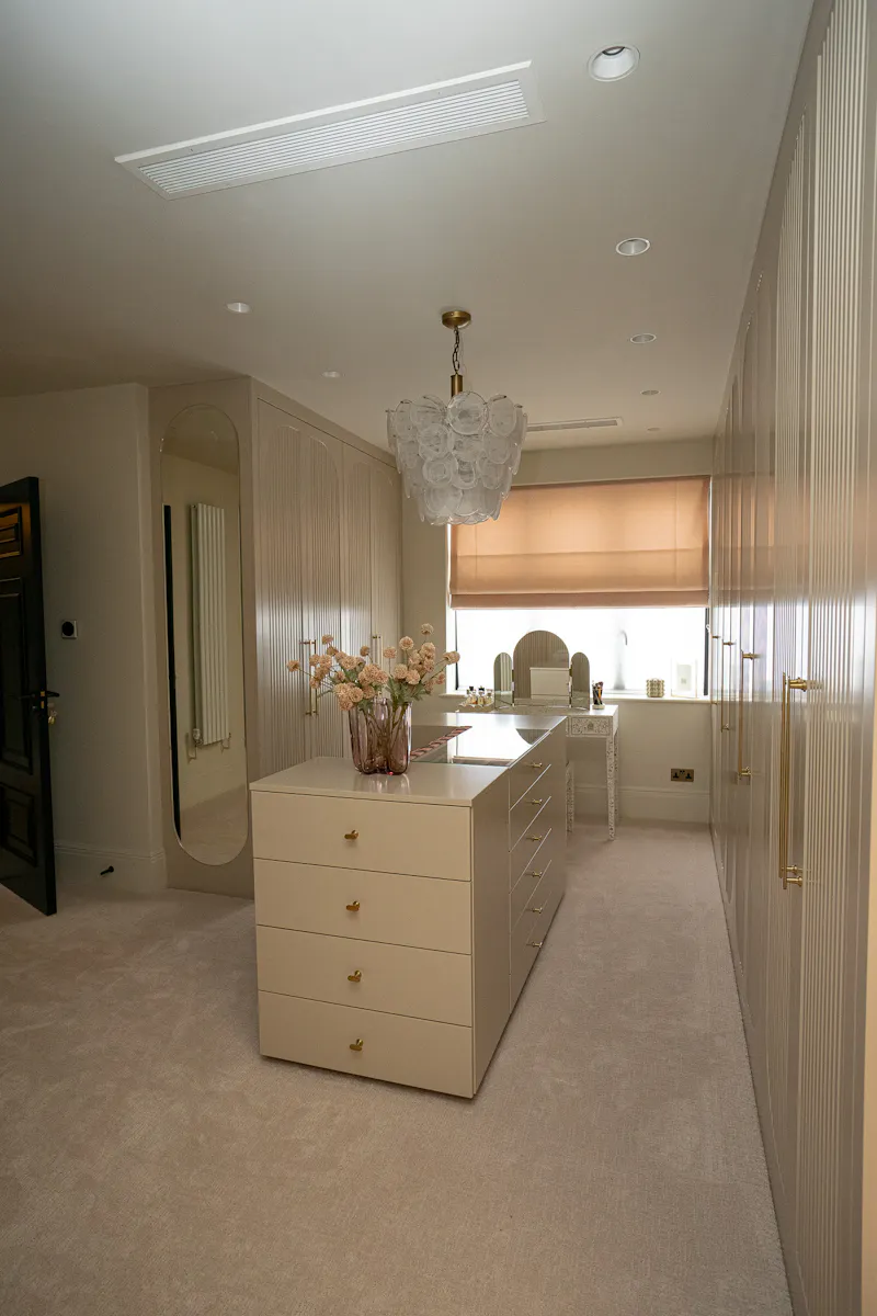 Dressing room at Luxury Mill Hill home, D2804 (photo 33)