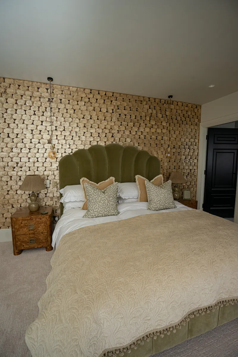 Luxury Mill Hill home, D2804 (photo 30)