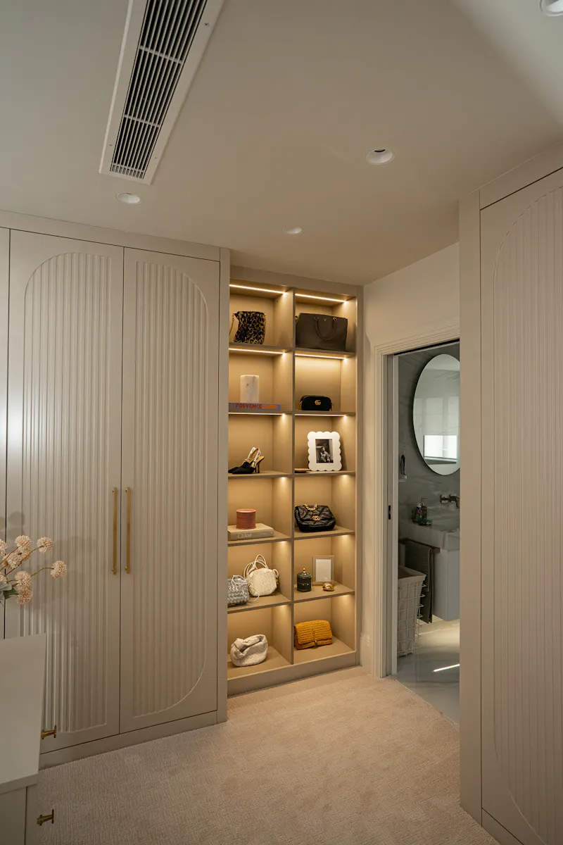 Luxury Mill Hill home, D2804 (photo 37)