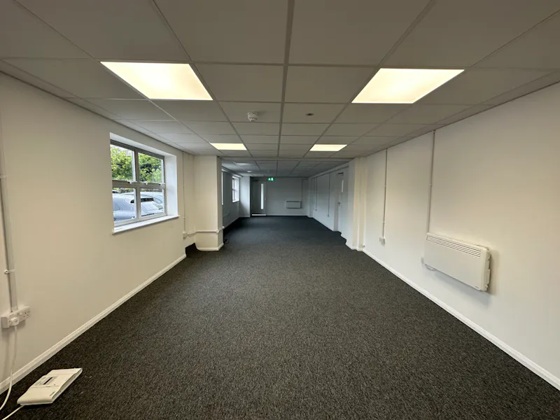 Versatile Brentford Studios, N560 (photo 16)