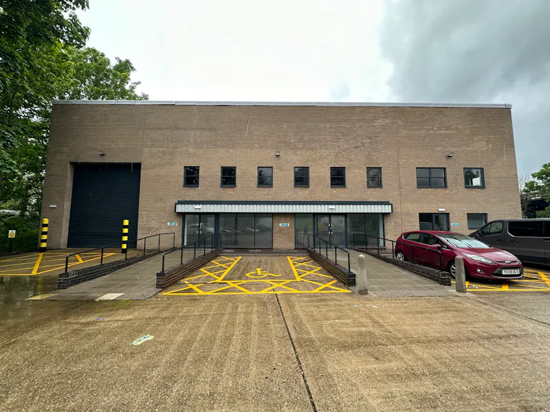 Versatile Brentford Studios, N560 (photo 1)