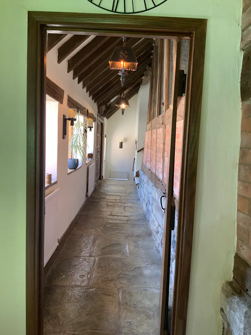 Beams at Cosy Warwickshire Barn House, L762 (photo 3)