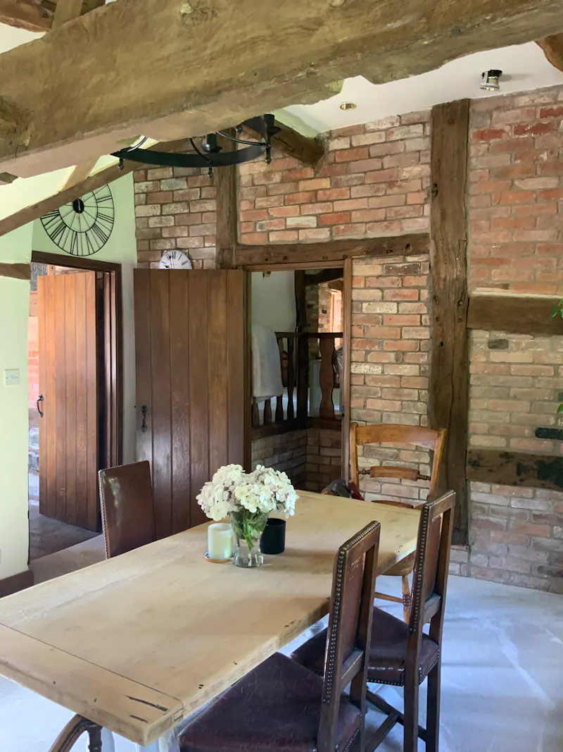 Beams at Cosy Warwickshire Barn House, L762 (photo 11)
