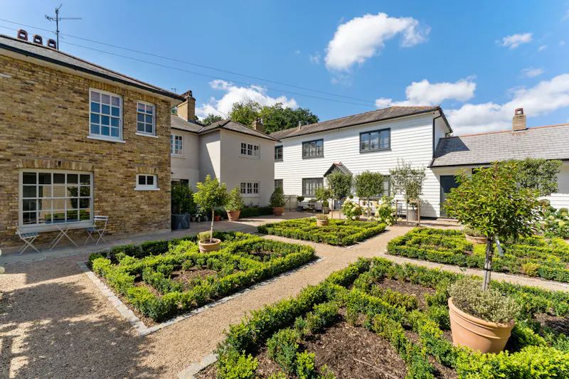 Garden - formal at Grand Country House Bayford, A1717 (photo 29)