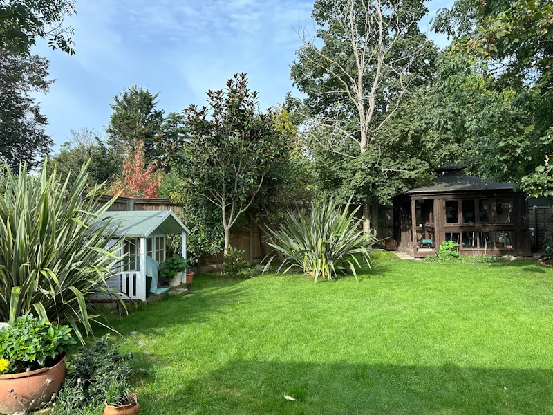 Garden at Mediterranean-style Hamptons, D2806 (photo 16)
