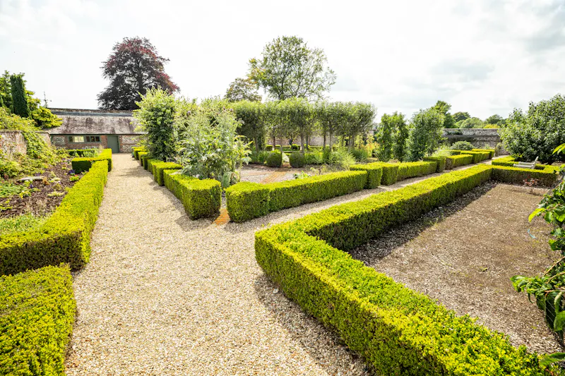 Garden - formal at Grand Upham Estate, A1647 (photo 13)