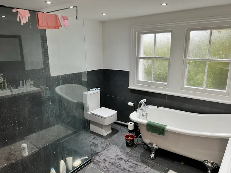 Bathroom at Adventurous Croydon Home , B2063 (photo 11)