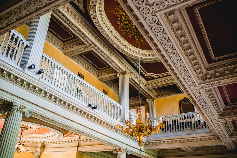 Ornate Hampton Court mansion, A859 (photo 3)