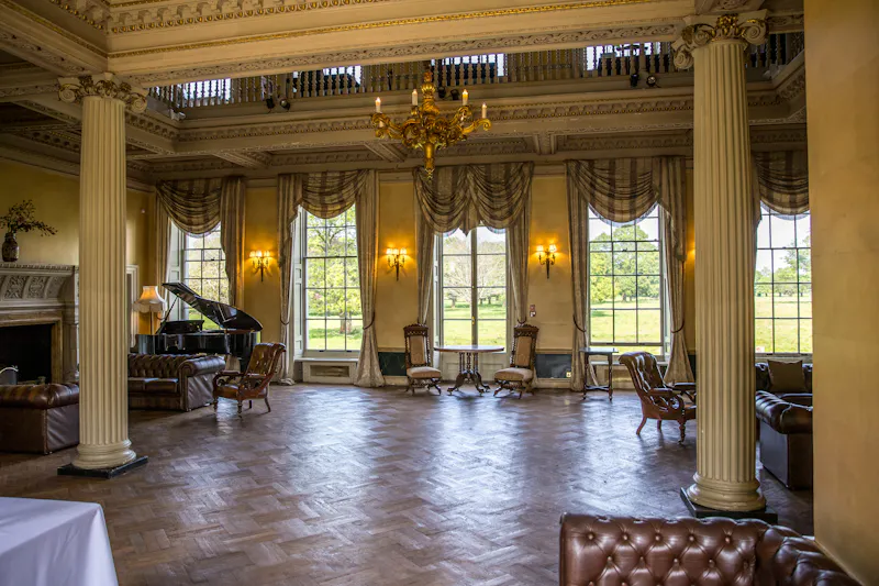 Ornate Hampton Court mansion, A859 (photo 7)
