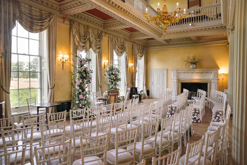 Ornate Hampton Court mansion, A859 (photo 13)