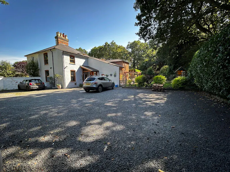 Driveway at Charming Surrey Cottage, B2065 (photo 1)
